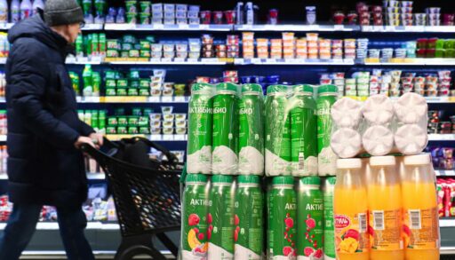 Тюменские магазины хотели продать около 9 тысяч тонн опасной продукции