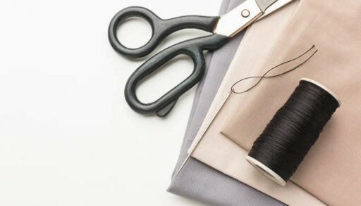 ножницы, нитки и ткани