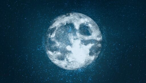 Полная Луна в небе