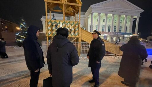 В Тюмени у драмтеатра обрушилась горка: есть пострадавшие