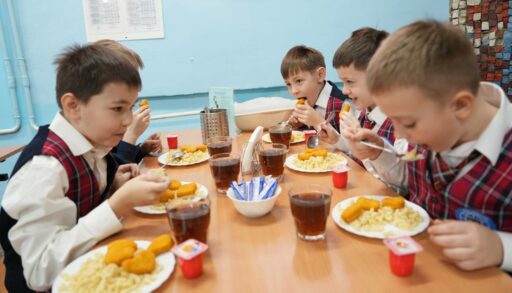 Тюменский мэр выяснил, что больше всего любят школьники на обед