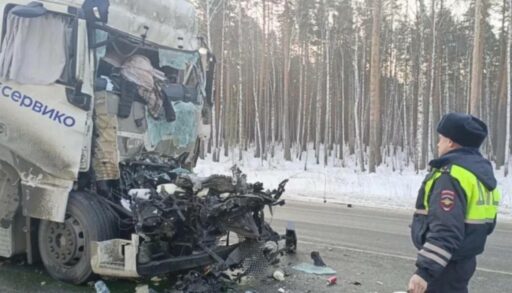 На трассе Тюмень - Екатеринбург произошло жесткое ДТП с двумя грузовиками