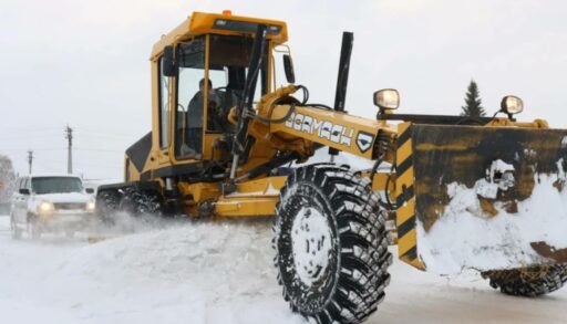 Тюменские трассы сегодня обрабатывают против гололеда