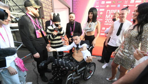 Моргенштерн (признан иноагентом в РФ) в инвалидной коляске