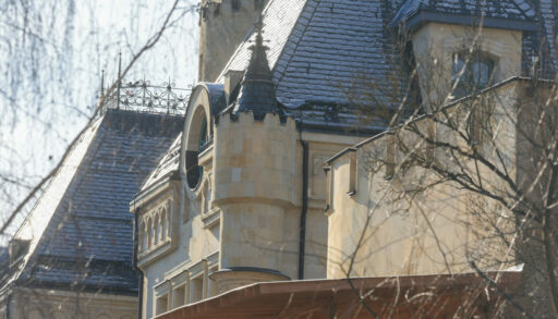 Замок Пугачевой в деревне Грязи