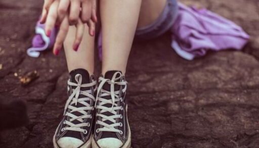 В Тюменской области педофил надругался над 15-летними девочками в поезде