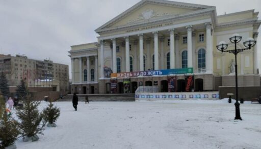 Актеры Тюменского Драмтеатра запустили кампанию против преследования директора Сергея Осинцева