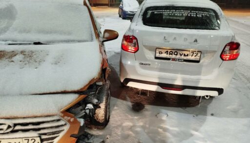 В Тюмени на Ямской произошло массовое ДТП с участием трех автомобилей