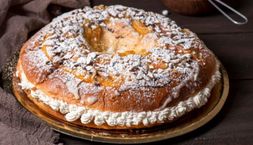 Пирог на столе