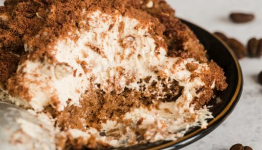 Кусок сочного торта