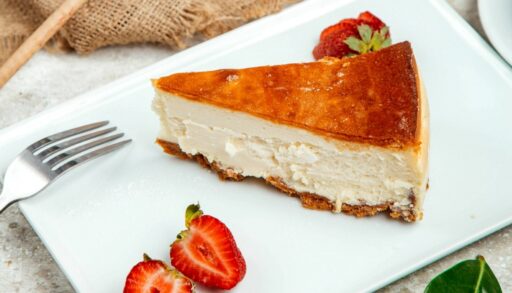 Творожная запекнка с ягодами клубники