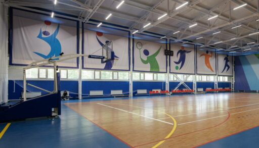 В Тюмени 10-летняя школьница сломала руки на уроке физкультуры в лицее