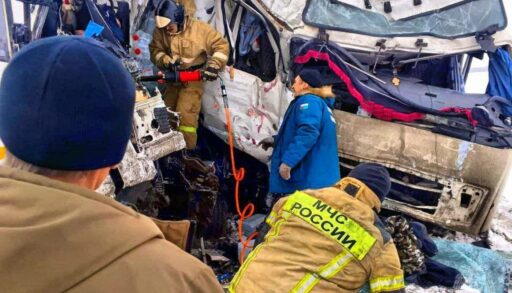 После ДТП с двумя грузовиками на тюменской трассе одного водителя спасти не удалось