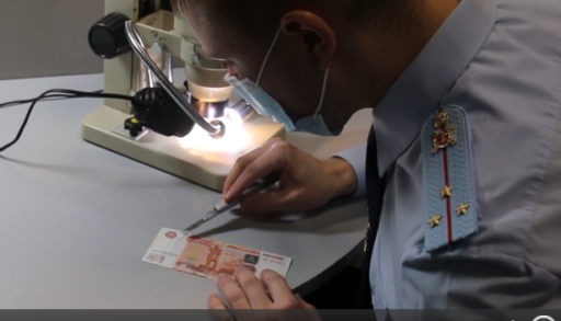 За год в "тюменской матрешке" обнаружили 65 поддельных банкнот