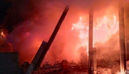 В ночном пожаре в Тюменском районе обгорел мужчина