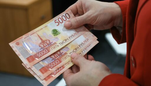 С тюменской школы и родителей трех учеников взыскали 140 тыс. рублей за травлю ребенка