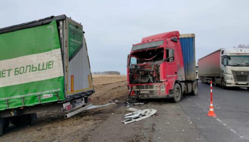 На тюменской трассе в результате массового ДТП погиб водитель большегруза