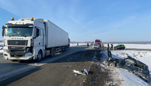 На тюменской трассе в ДТП с фурой погиб 61-летний водитель легковушки