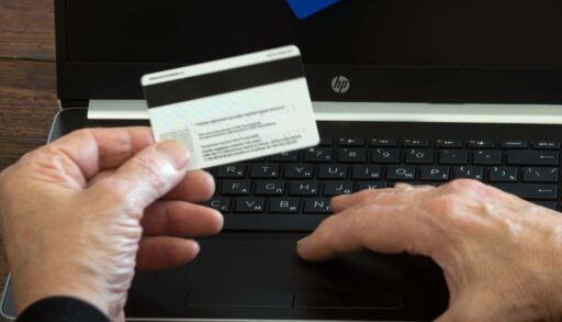 Тюменские банки сократили выдачу кредиток