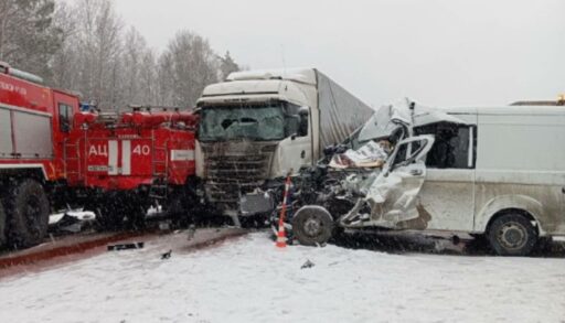 Под Тобольском в массовом ДТП погиб водитель ГАЗели