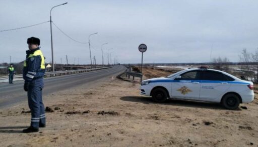 На трассе Тюмень - Омск круглосуточно дежурят инспекторы ГИБДД
