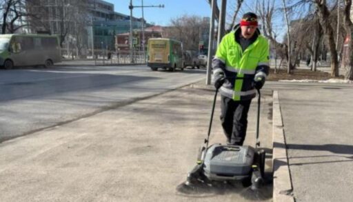 После зимы улицы Тюмени пропылесосят и вымоют