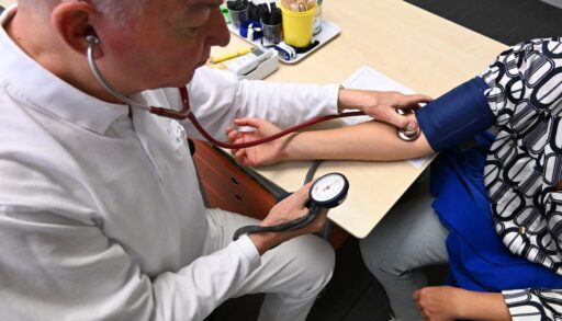 Как будут работать тюменские медучреждения в майские праздники