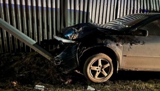 Пьяный водитель в тюменском селе слетел в кювет и снес опору ЛЭП