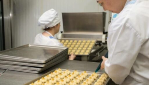 Прибыль Тюменского комбината школьного питания заметно снизилась