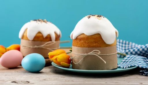 Куличи на столе