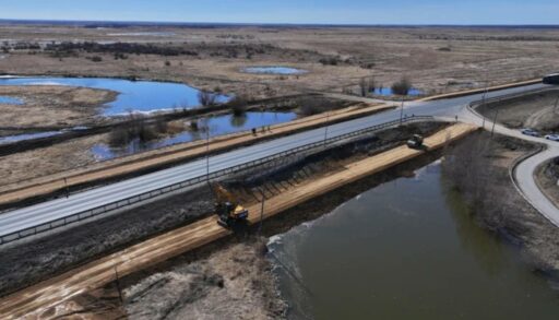 Опасный участок трассы Тюмень - Омск защитили от паводка