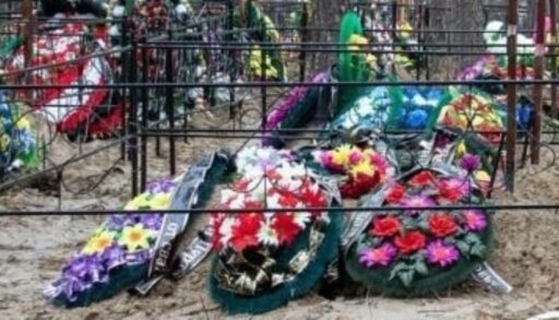 Один из секторов тюменского кладбища затопило талыми водами