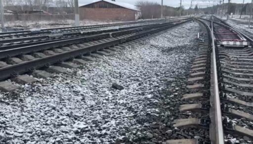 В Тюменской области грузовой поезд насмерть сбил женщину