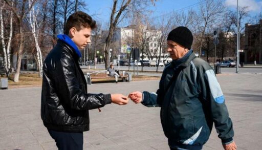 К 9 Мая в Тюмени раздадут более 20 тысяч георгиевских лент