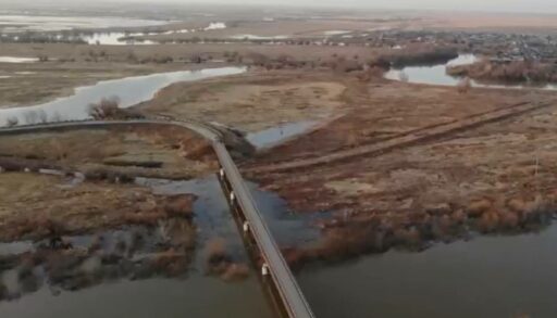 Трассу в Абатском районе защитили насыпью в 4 км