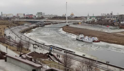 В Тюмени на реке Тура начался ледоход