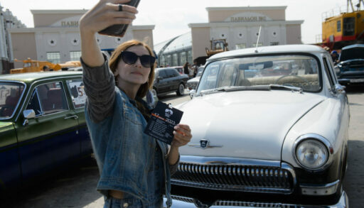 ретро автомобиль ГАЗ-21