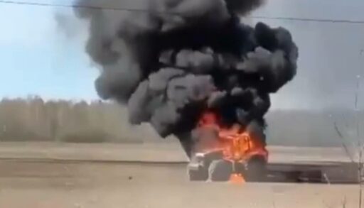 В Тюменской области в поле загорелся трактор