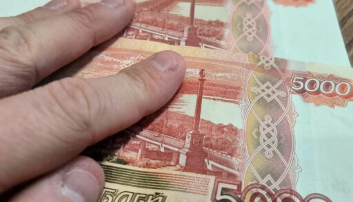 Сколько зарабатывают тюменские директора строительных учреждений?