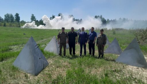 Депутат Тюменской гордумы передал учебному центру ТВВИКУ противотанковые тетраэдры для участников СВО