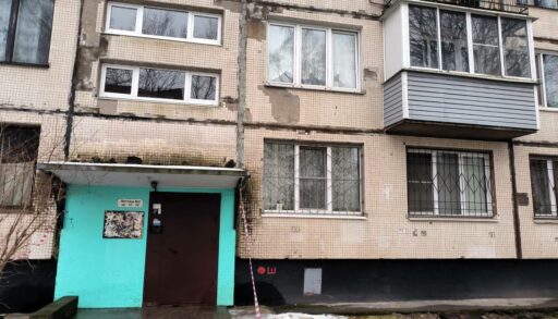 Тюменку ударило током от подъездной двери