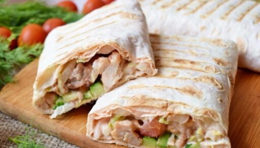 В Тобольске шестеро человек отравились шаурмой из ларька