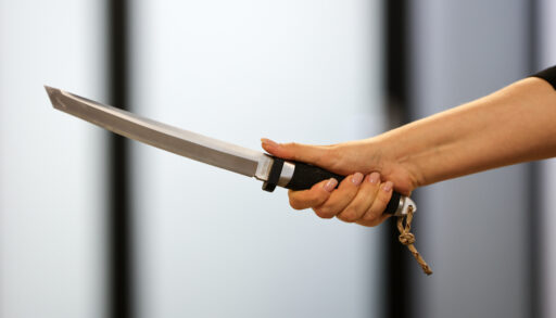 Тюменка из ревности ударила сожителя ножом