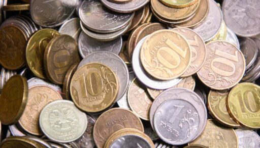 Жители тюменской "матрешки" сдали в банк 6 тонн мелочи