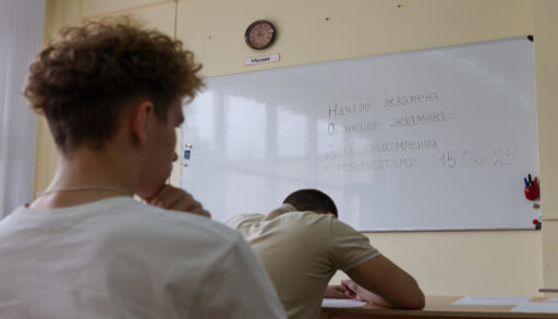 17 тюменских школьников попались на экзамене со шпаргалками