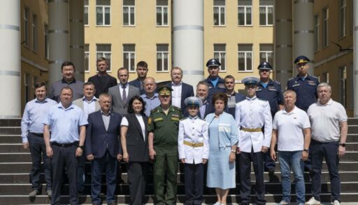 Тюменские депутаты посетили кадетское училище