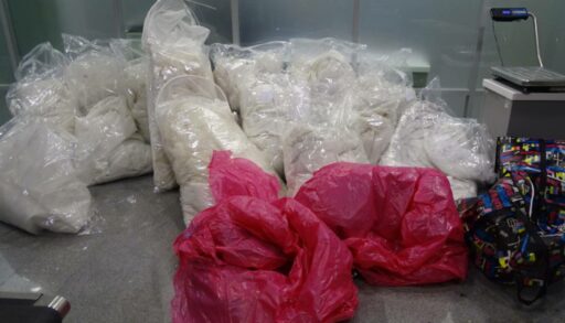 Пассажирка рейса из Баку привезла в Тюмень 22 свадебных платья