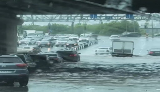 Затопленные улицы, поврежденные авто - последствия тюменского ливня