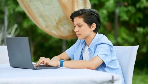 Каникулы не для всех: аналитики фиксируют рост мошенничества в отношении школьников