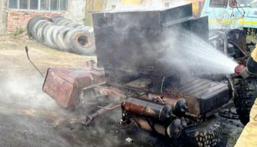 В Тюмени сгорел автомобильный прицеп